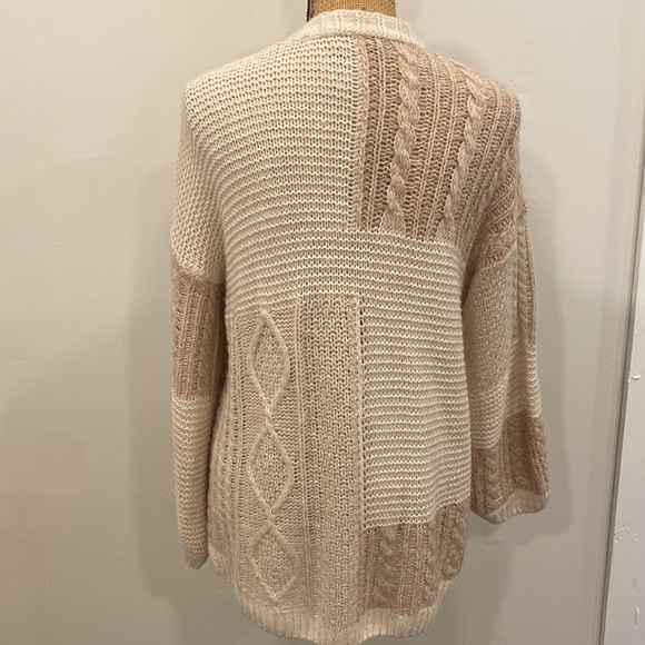 Great oversized colorblock Abercrombie sweater w front pockets - Picture 3 of 3